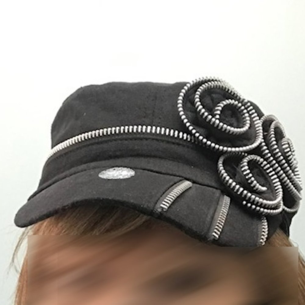 Black cap with grey zipper design (silver sticker comes off!)